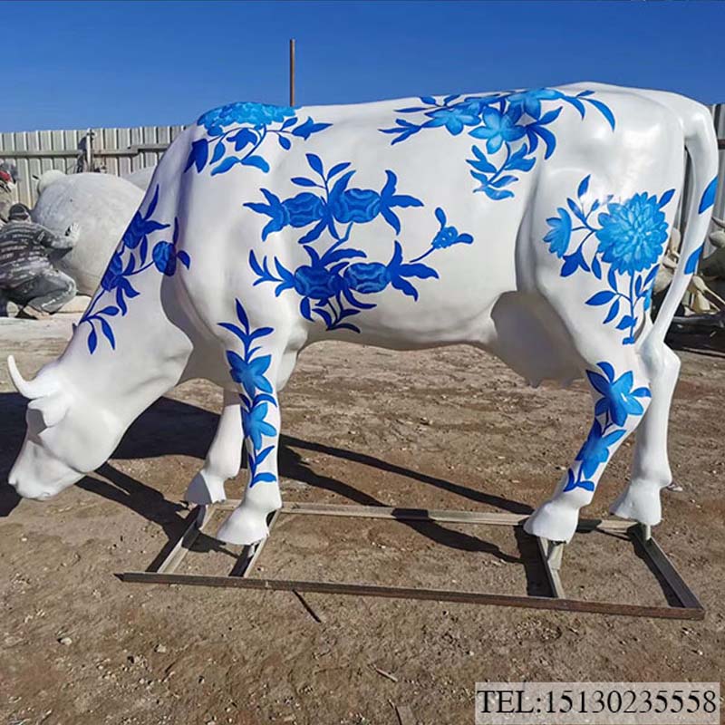 彩绘玻璃钢动物雕塑牛定制厂家