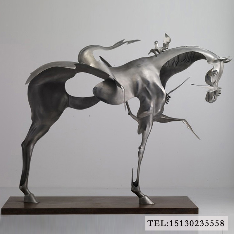 抽象不锈钢马雕塑